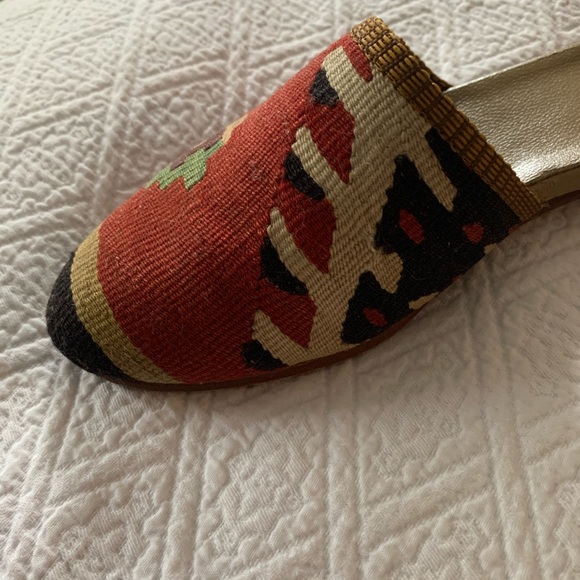 Artemis Design Turkish Rug Needlepoint Mule 38/8 - Picture 4 of 9